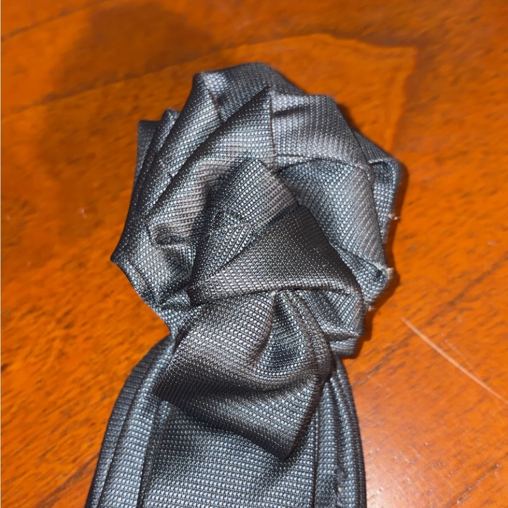 Elegant gray Rose Tie